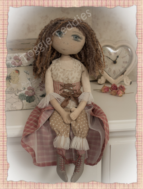 Click the picture to go back to Available Raggedy Dolls: TTRD25's details